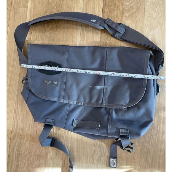 Timbuk2 Classic Messenger Bag Black Waterproof Liner Size Gray Large EUC - Picture 7 of 8